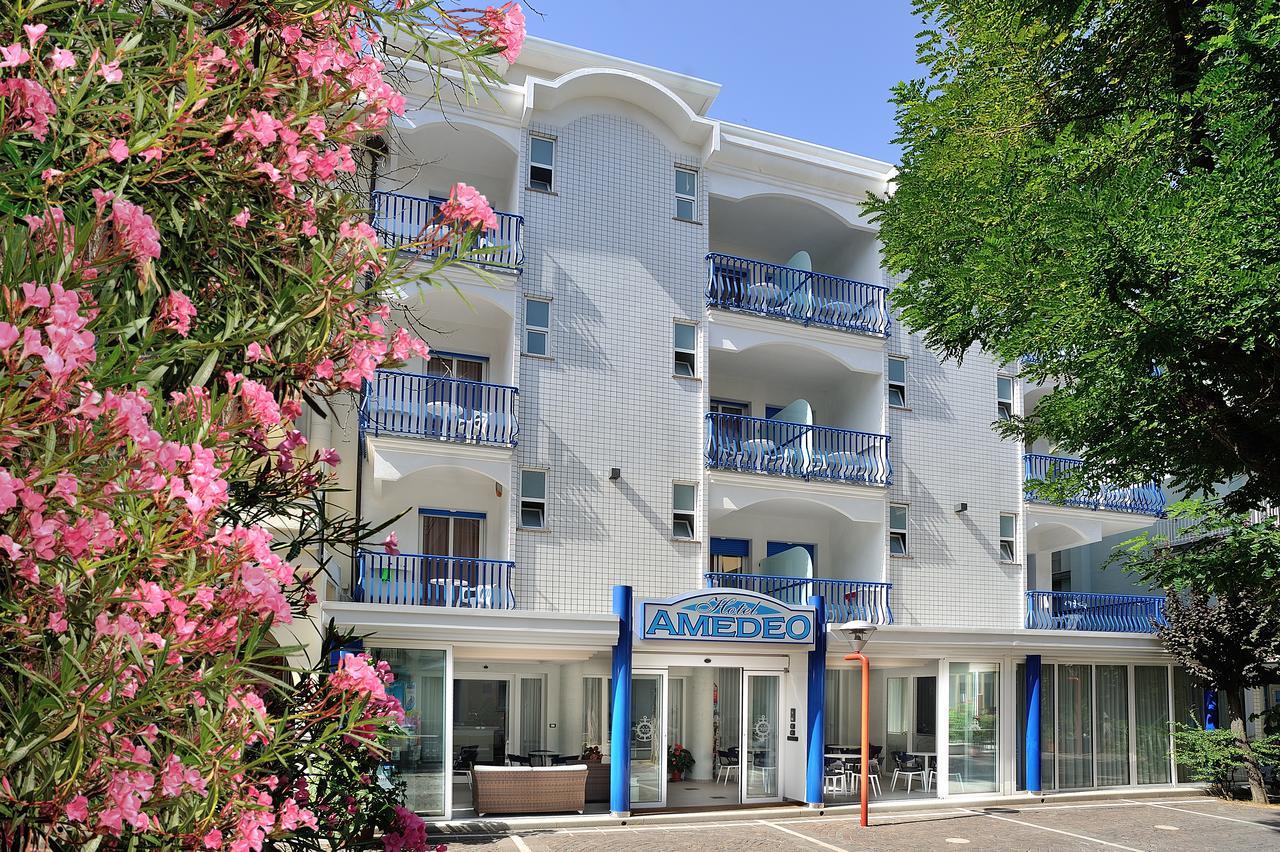 Hotel Amedeo Misano Adriatico Eksteriør bilde